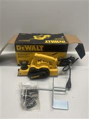 Dewalt 5.5 Amp Corded 3 1/4